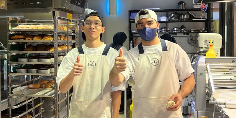Staf cafe viral Chef Kecik di dalam dapur membuat croissant popular mereka.