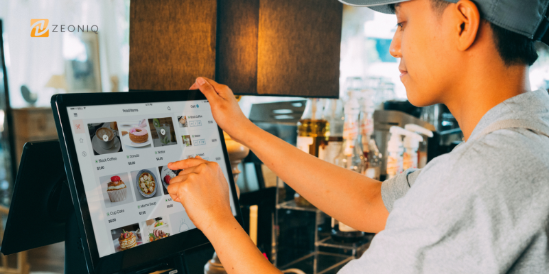 Staf restoran Malaysia menggunakan sistem POS Zeoniq